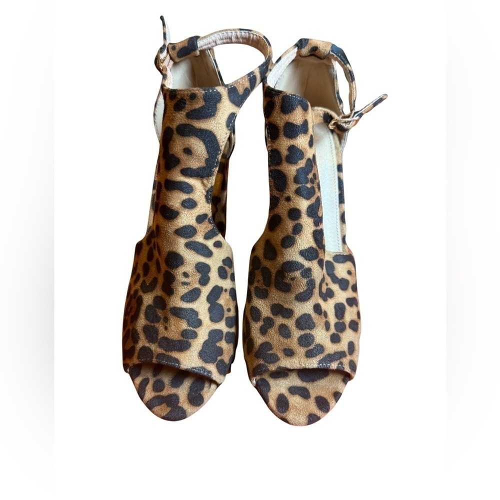 Olivia Jaymes Leopard Print Peep-Toe Chunky Heels, Size 8, New Without Box - Picture 2 of 6